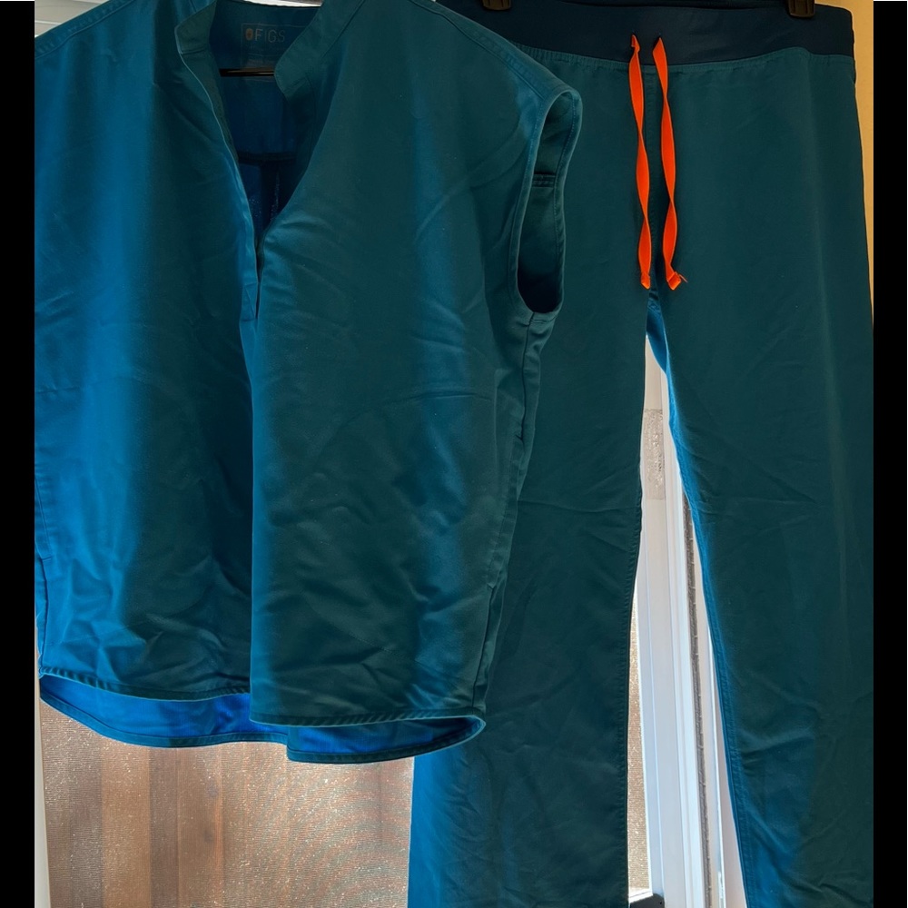 Figs Limited Edition Alps Blue Rafaela Top & Bottoms Lg